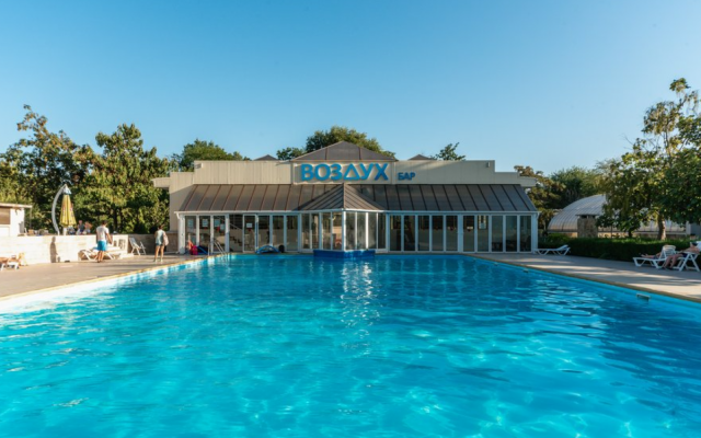 Открытый бассейн, бар