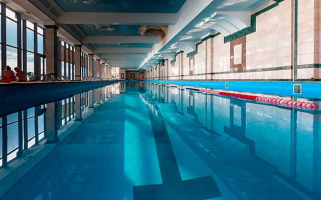 крытый бассейн с морской водой