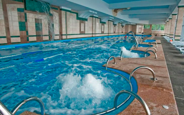 зона джакузи в бассейне