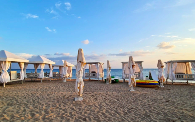 песчаный пляж